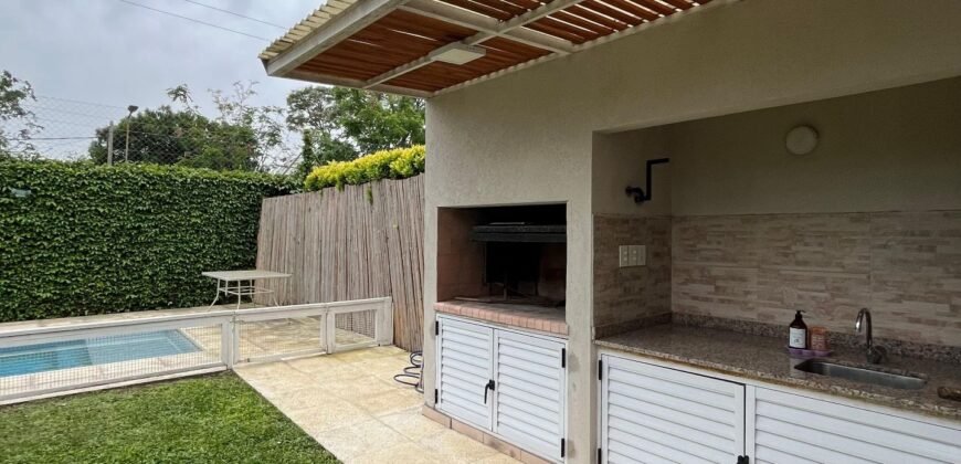 Casa en Barrio Cerrado “La Araucaria”, Bella Vista