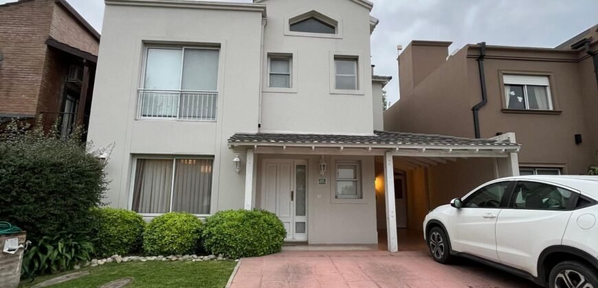 Casa en Barrio Cerrado “La Araucaria”, Bella Vista